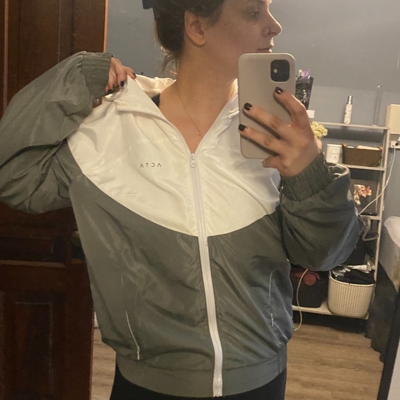 Acta Wear Wind Breaker SIZE LARGE - Picture 2 of 4